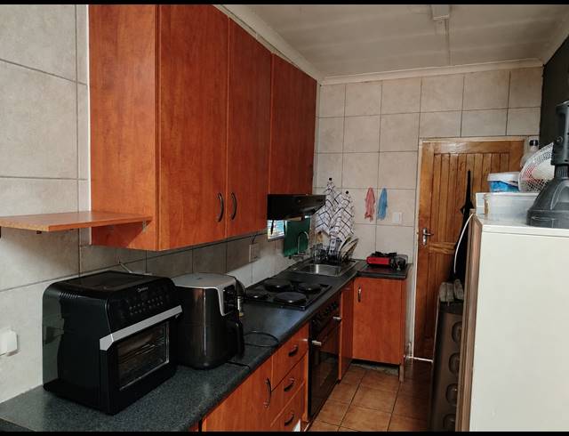 2 BEDROOM TOWNHOUSE FOR SALE IN OOS EINDE